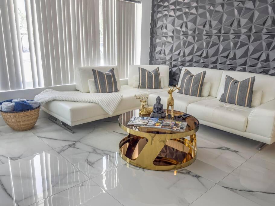 Amazing Home W Heated Pool 8 Mins To The Beach Lighthouse Point Kültér fotó