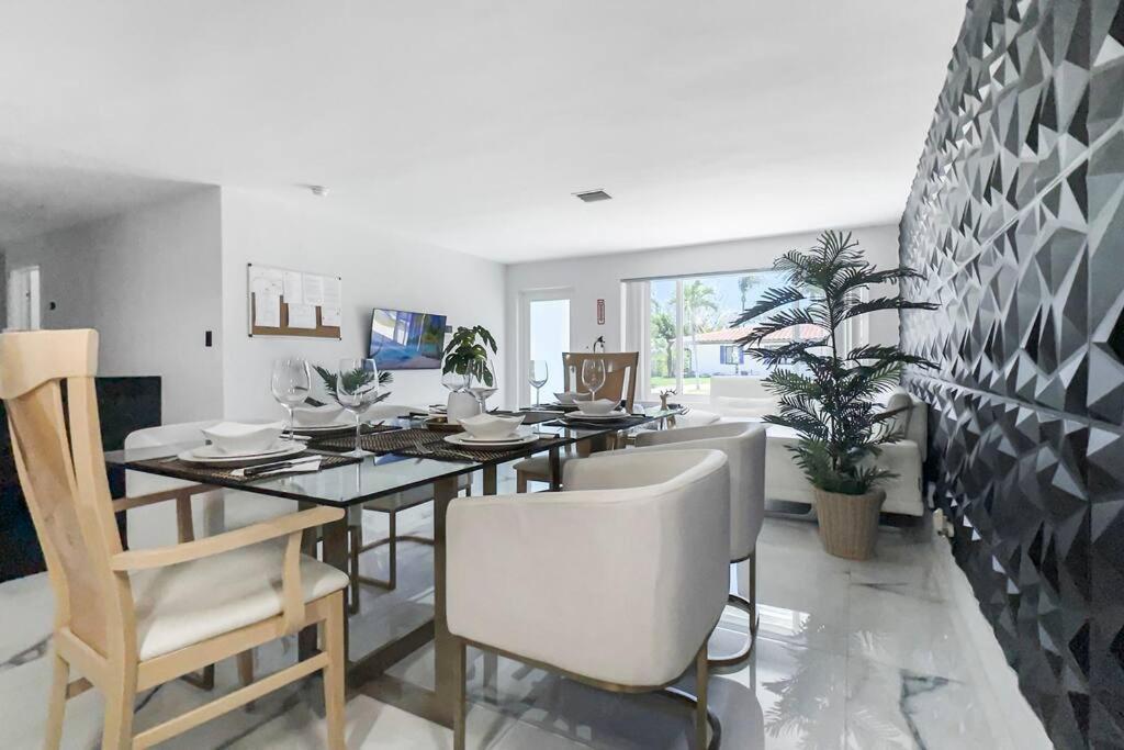 Amazing Home W Heated Pool 8 Mins To The Beach Lighthouse Point Kültér fotó